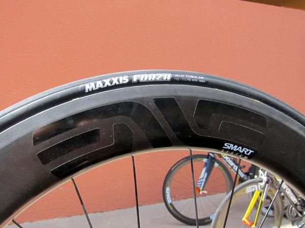 UnitedHealthcare now have their choice of shallow-section clinchers or deep-section tubulars with the advent of Maxxis's new Forza model.