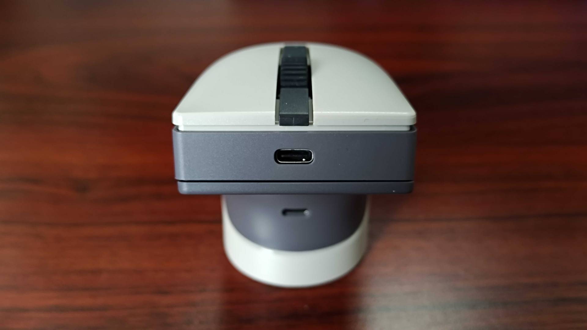 Back view of 8Bitdo Retro R8 mouse USB-C ports.