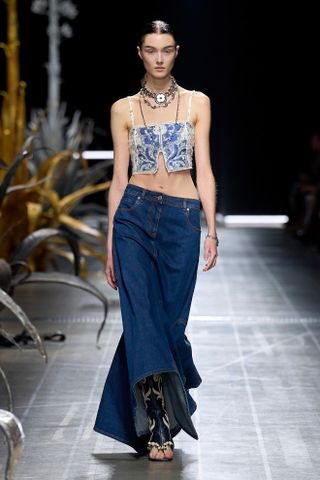 woman wearing crop top and maxi denim skirt on the Etro Spring 2025 runway