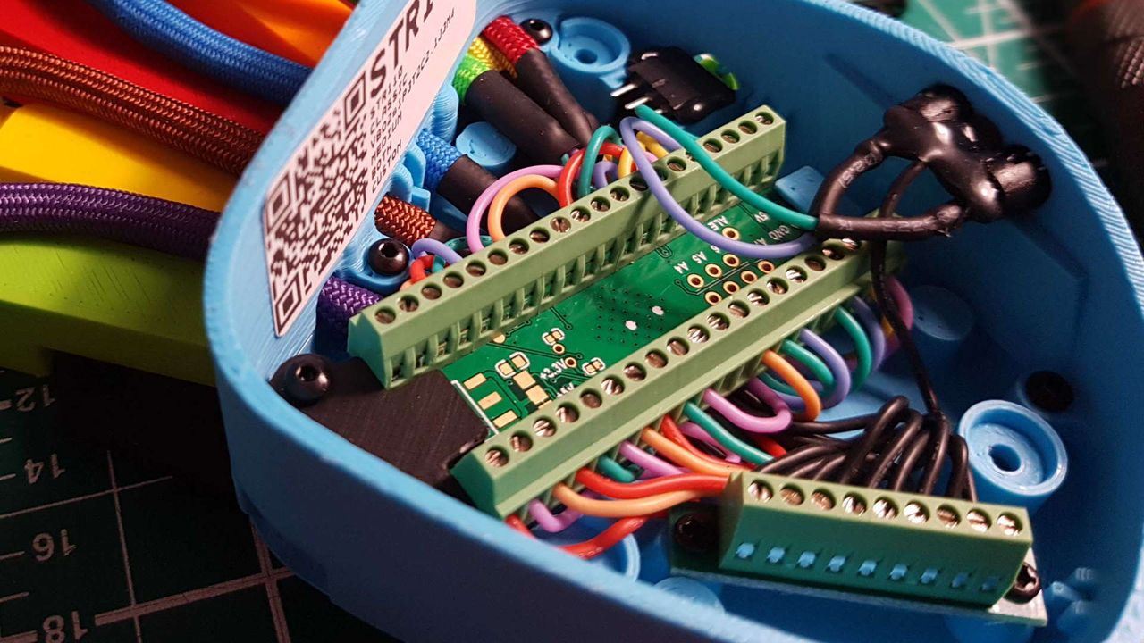 The Azeron Keypad internals