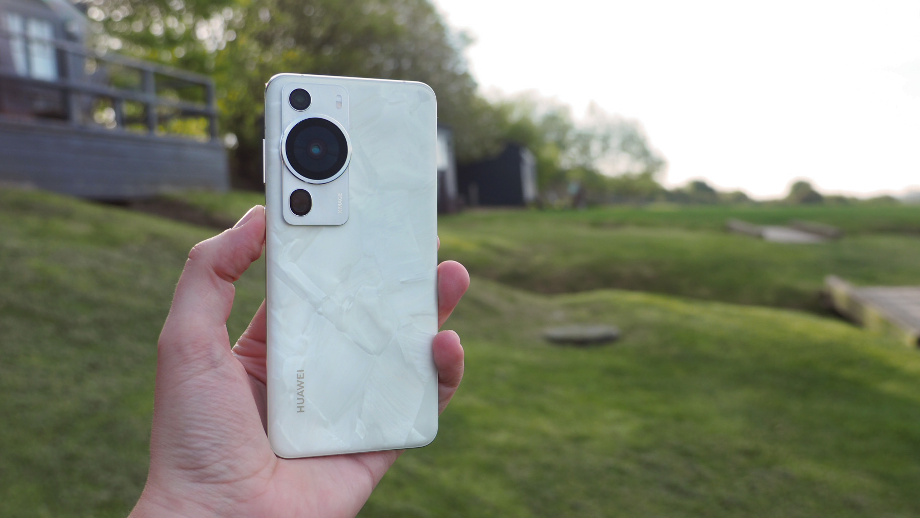 This case brings 5G to the Huawei P60 & P60 Pro