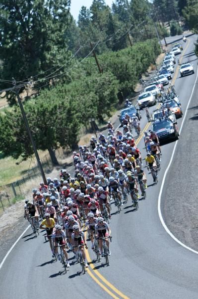 The field bunches up as the break gets farther up the road.