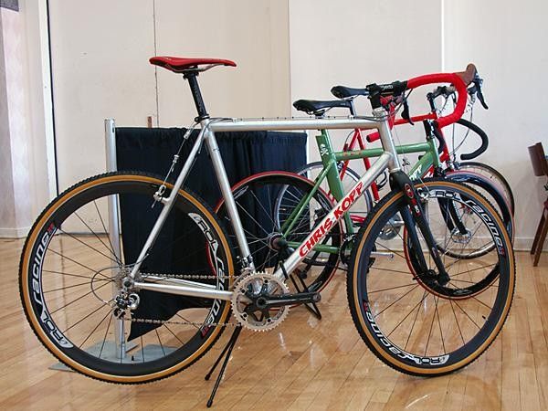 Local builder Chris Kopp built this 'cross bike up for himself with Columbus Altec2 aluminum tubing. Kopp says the complete weight is just 7.3kg (16.0lb).