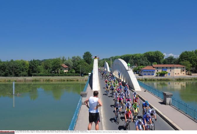 A Kayaker on top of a bridge. Just one of the many sights during the Tour