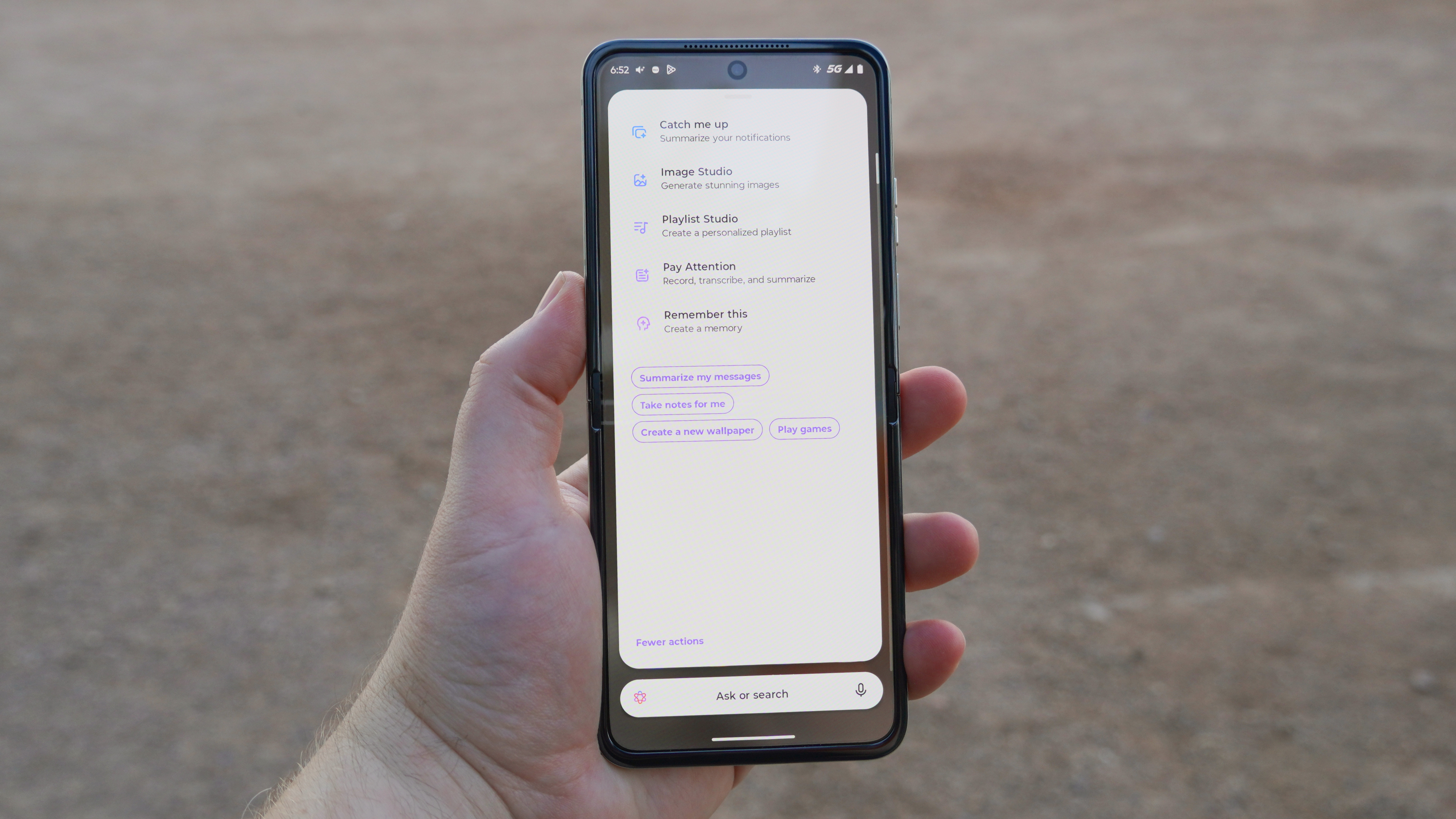 Moto AI features on the Motorola Razr 2025.