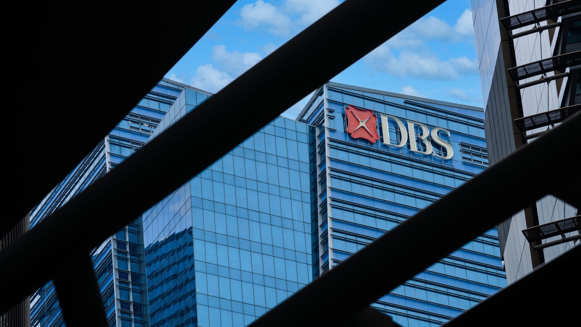 Singapore Bank Shares Slide on Earnings Uncertainty