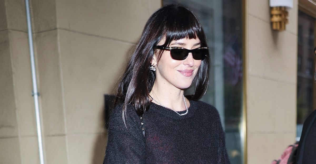 Dakota Johnson Wore Fall’s Foot-Hugging Heel Trend Dakota Johnson Wore Fall’s Foot-Hugging Heel Trend