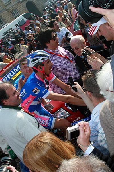 A lot of fans for Alessandro Ballan (Lampre-Fondital) after his victory in the Tour of Flanders one week ago.