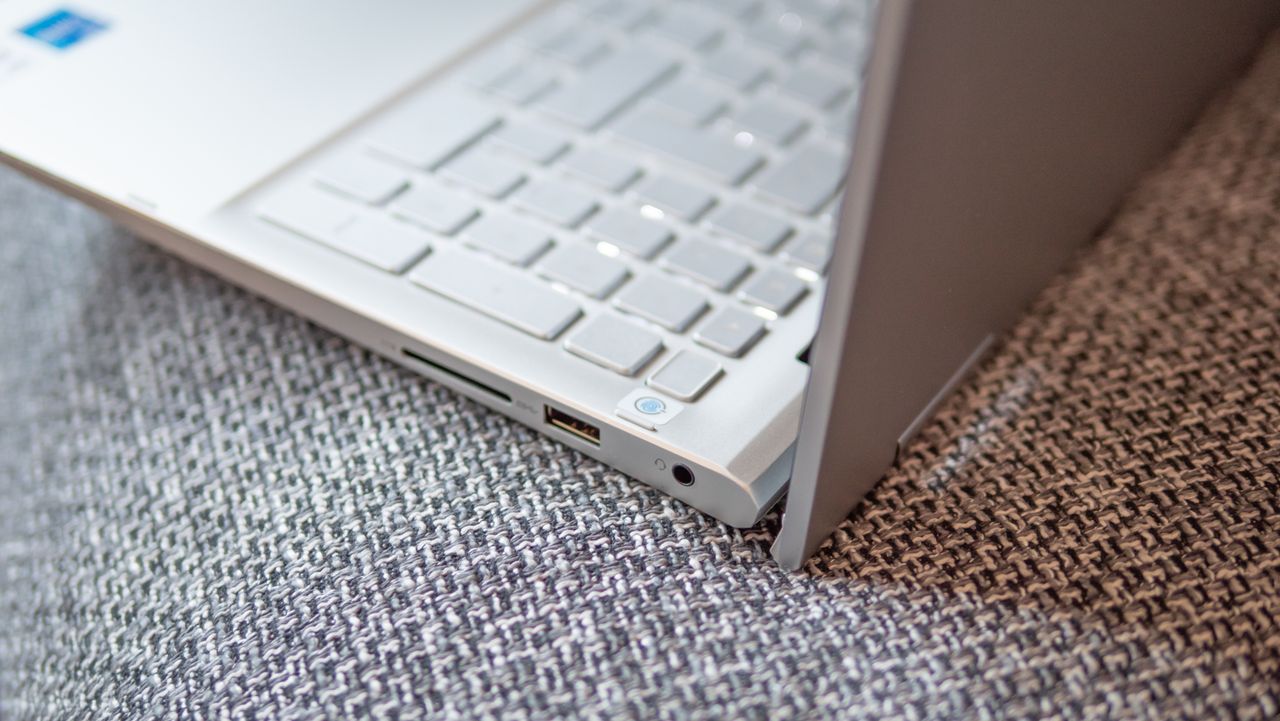 Dell Inspiron 15 7000 2-in-1 (late 2020) ports