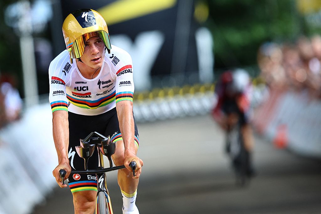 2025 Belgian National Time Trial Championships: Evenepoel crosses the finish line for gold