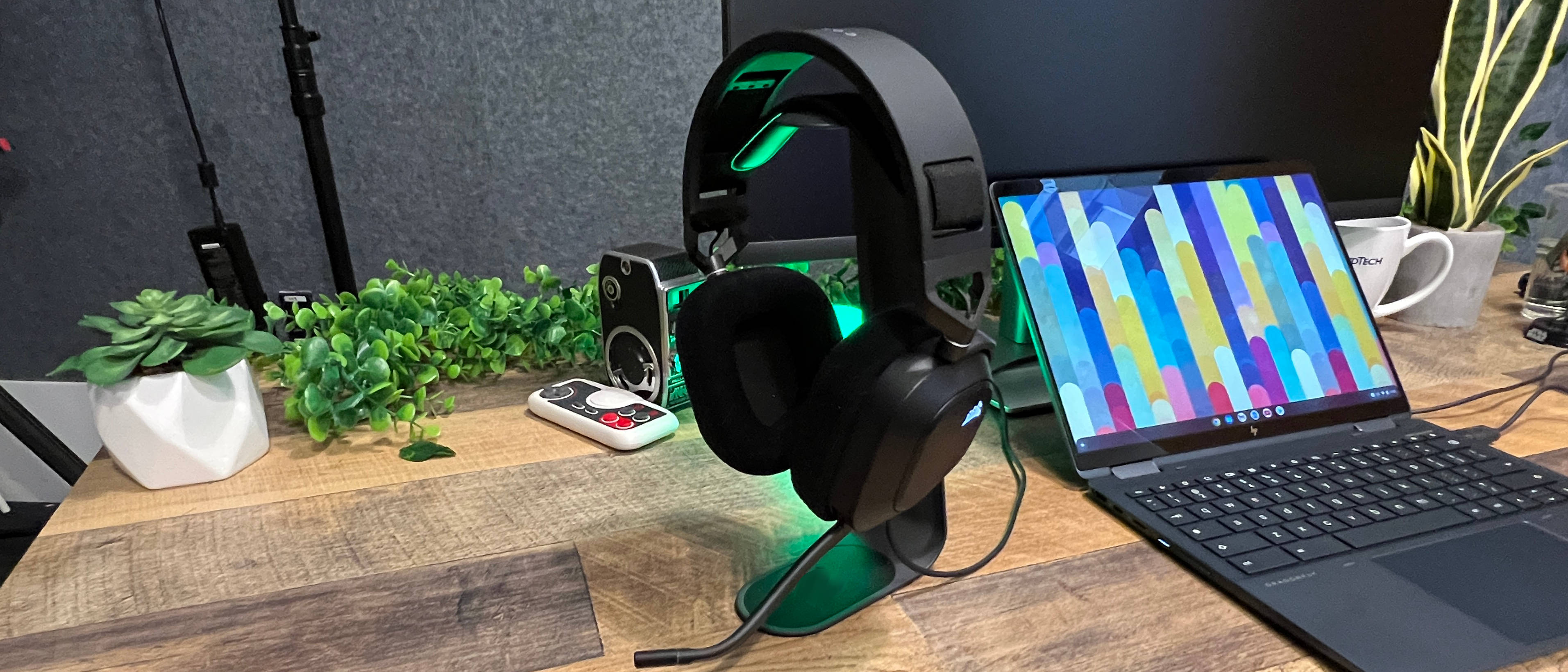 Corsair HS80 RGB USB Gaming Headset Review: Great Mic, Inflexible