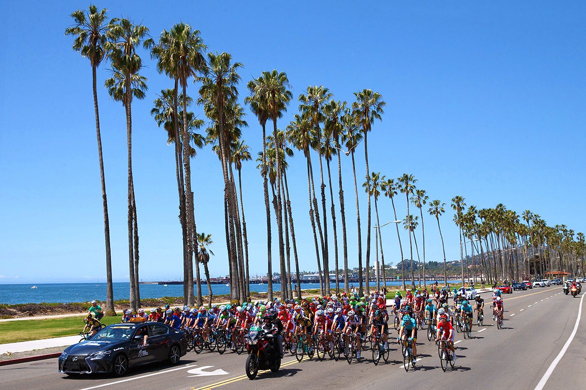 Blue skies and palm trees for stage 4