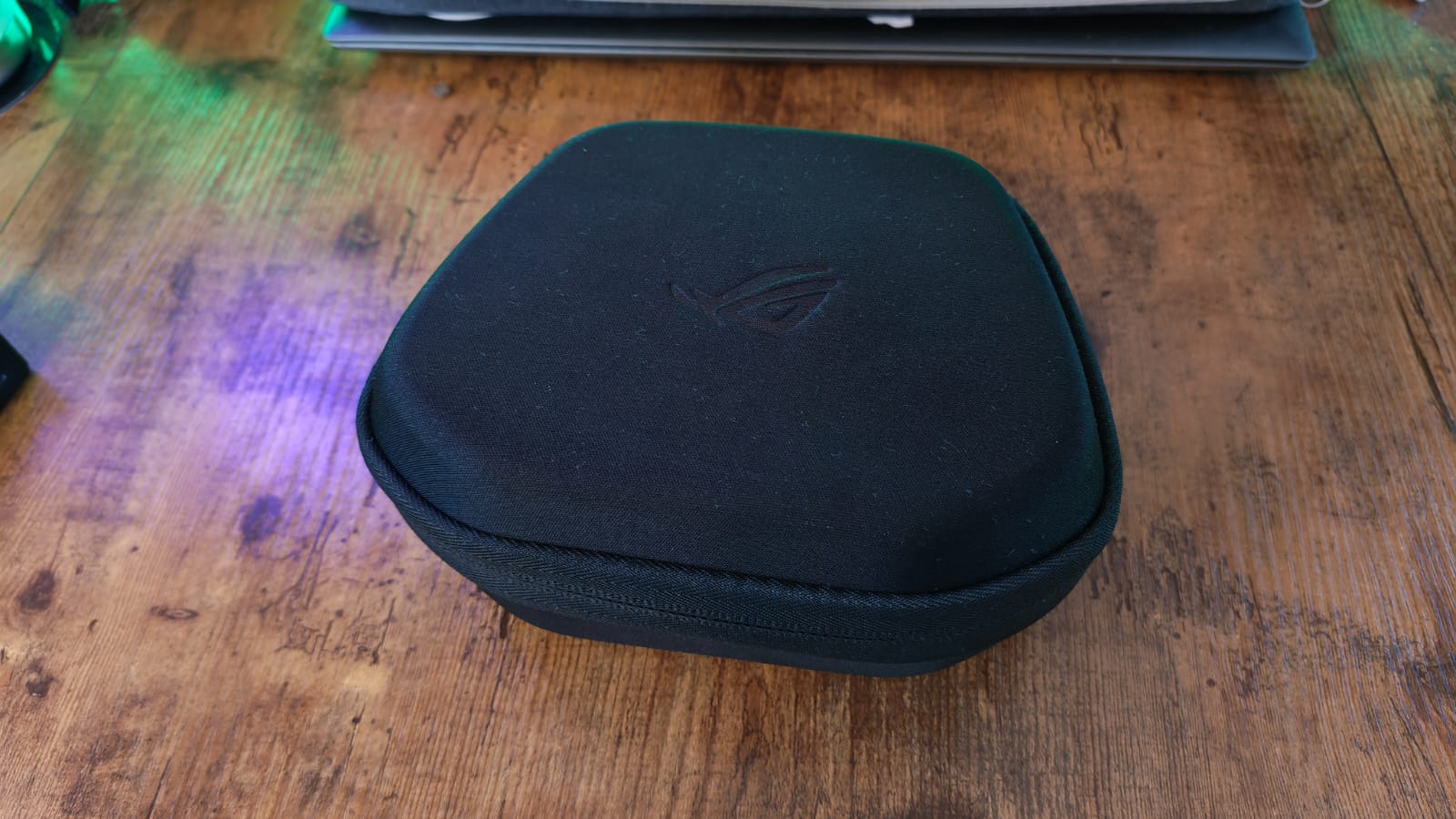 The carry case for the Asus ROG Raikiri 2