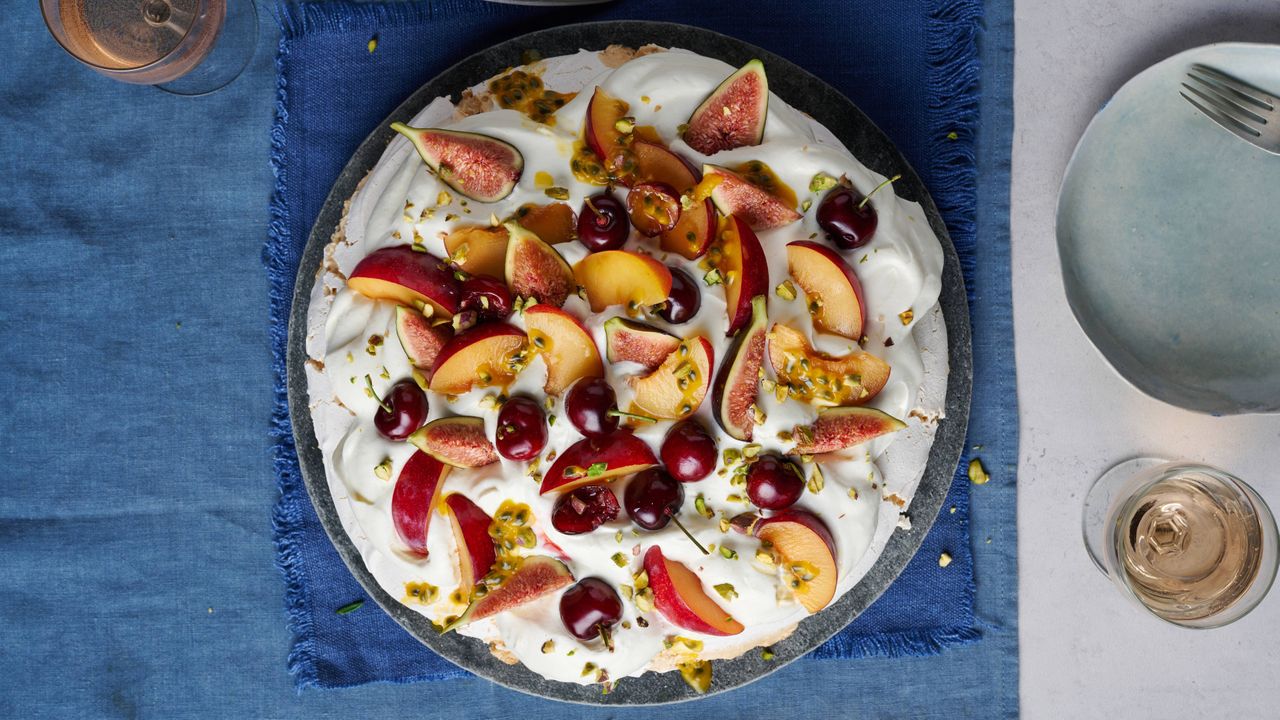 Aquafaba pavlova