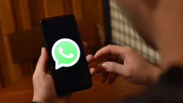 WhatsApp now lets you sign in on multiple smartphones