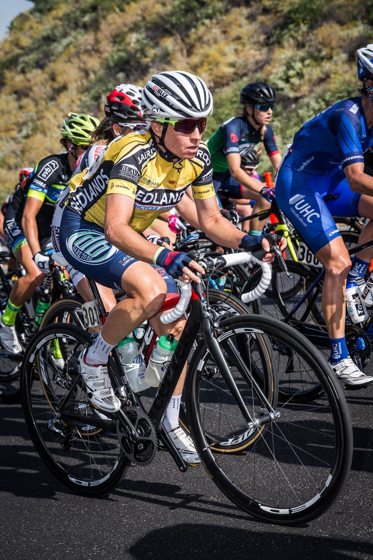 Amber Neben (Dare to Be) in the bunch in yellow
