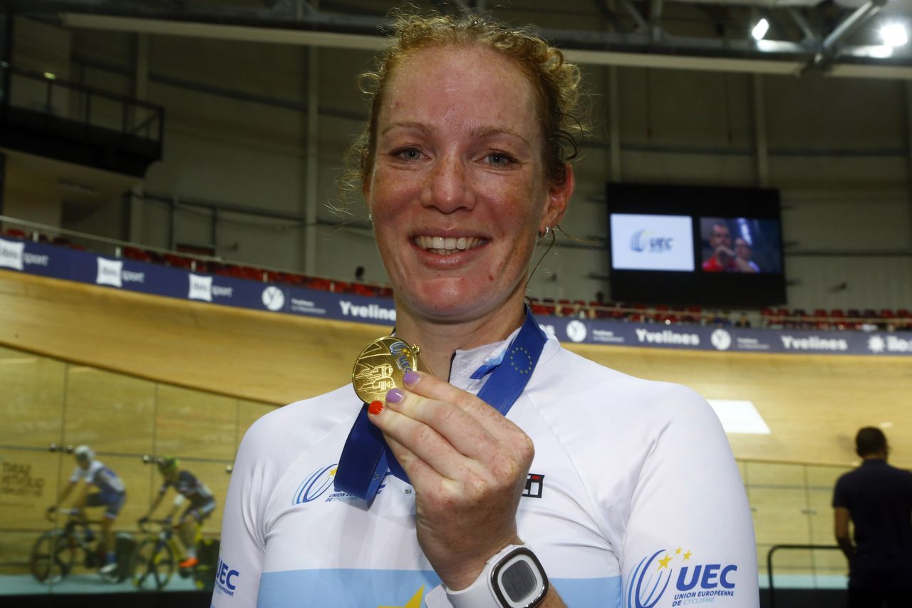 Kirsten Wild with one of her gold medals