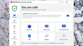 Bitdefender Internet Security dashboard.