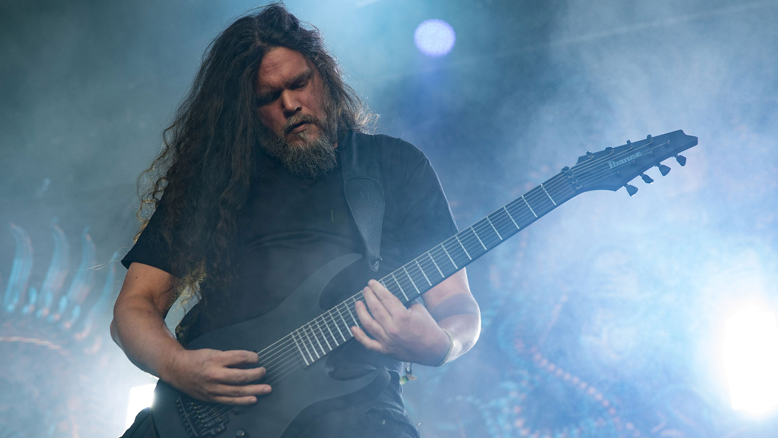 Mårten Hagström playing his eight-string