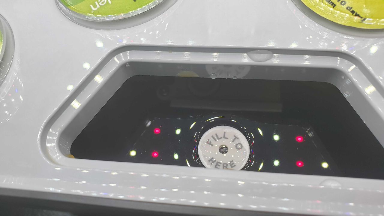 AeroGarden Harvest container closeup