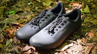 Specialized Recon ADV gravel shoe perforated upper details