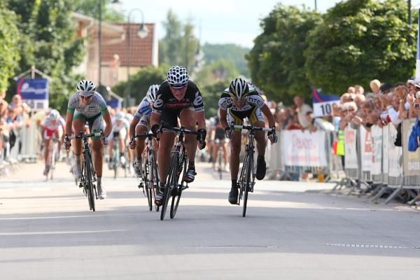 Kirsten Wild (Cervelo Test Team) sprints ahead of Adrie Visser (HTC - Columbia Women) and Swedish RR Champion, Emma Johansson (Redsun Cycling Team)