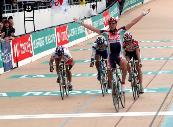 Magnus Backstedt wins the sprint in 2004