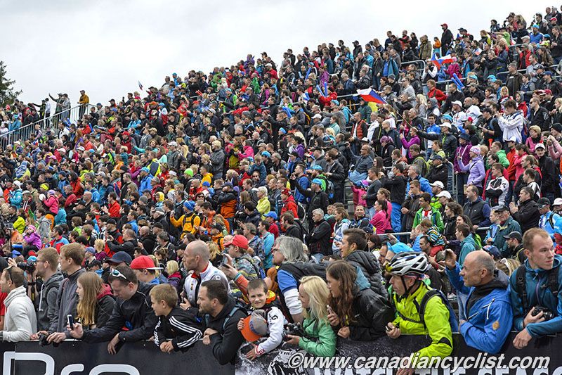 HUGE crowds cheer on Kulhavy
