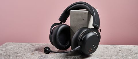 Beyerdynamic MMX 200 Wireless on desk