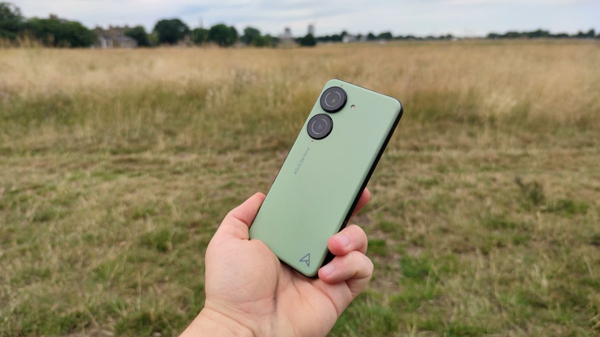 Asus Zenfone 10 review: powerful and pocketable but performative ...
