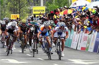 Chris Sutton (Garmin, left) came very close to victory and will try again in the remaining sprints