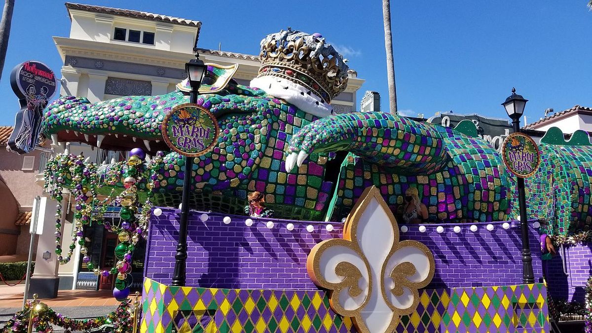 Mardi Gras Alligator float at Universal&#039;s Mardi Gras