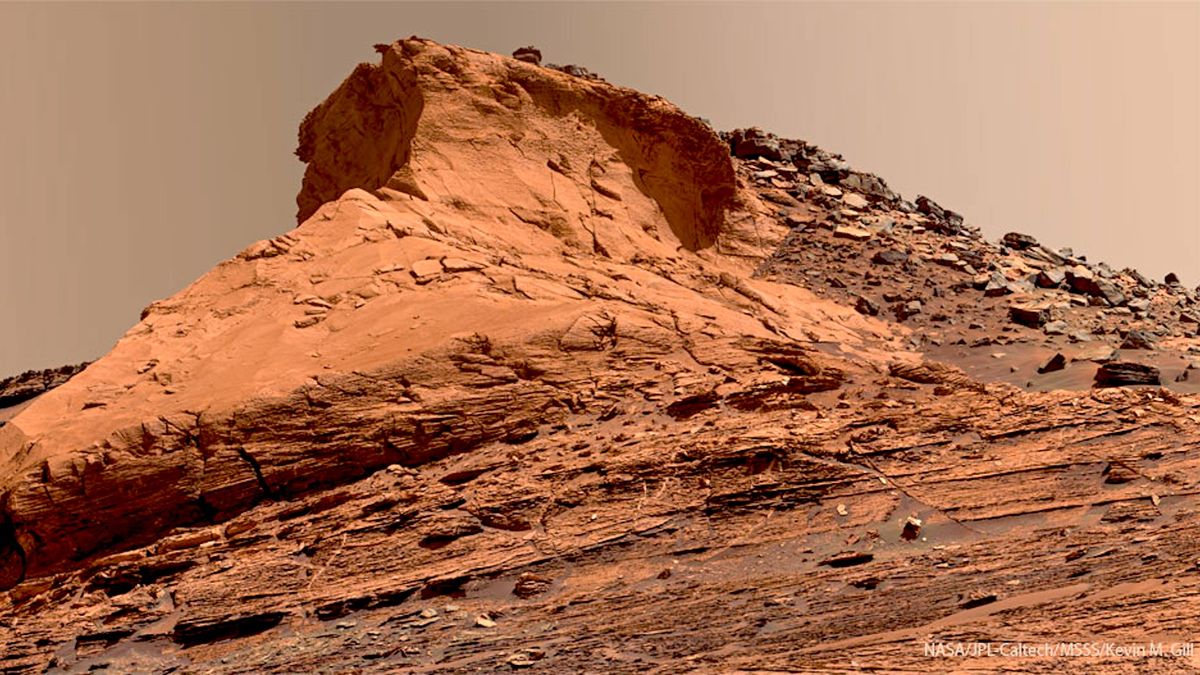 Is Mars really red? A physicist explains the truth.