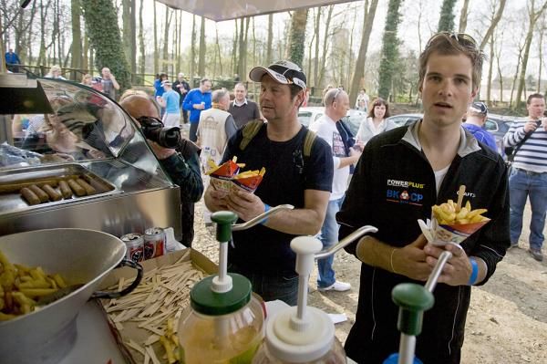After 23.5km of walking, even Niels Albert deserves from frites