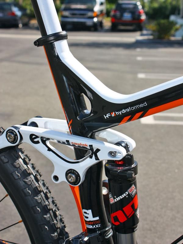 One of the benefits of the alloy Virtue's hydroformed construction is the integrated seat tube support.