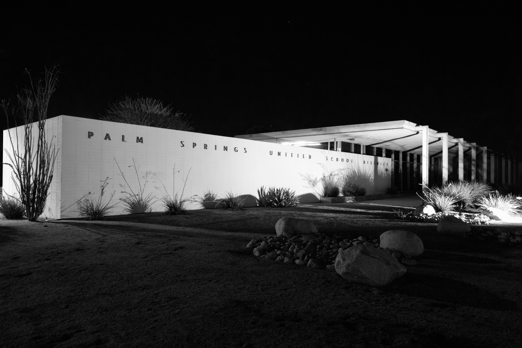 Palm Springs at Night, shot and shown as an evening tour story during palm springs modernism week 2026
