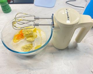 Image of KitchenAid cordless mixer during test creating cake batter