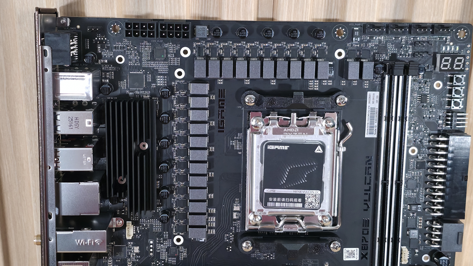 Colorful iGame X870E Vulcan OC