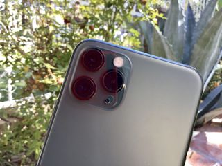 iPhone 11 Pro Midnight Green cameras