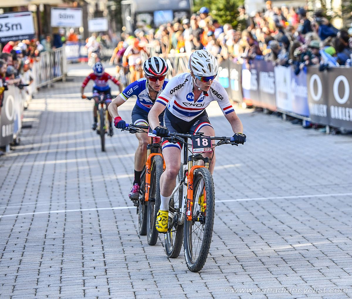 Annie Last (KMC-Ekoi-Orbea) and Catharine Pendrel (Clif Pro)