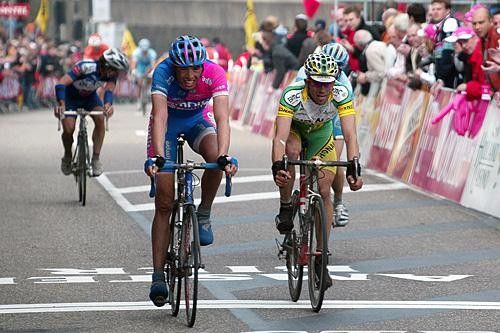 Alessandro Ballan (Lampre) and Alexandre Moos (Phonak) come into the finish