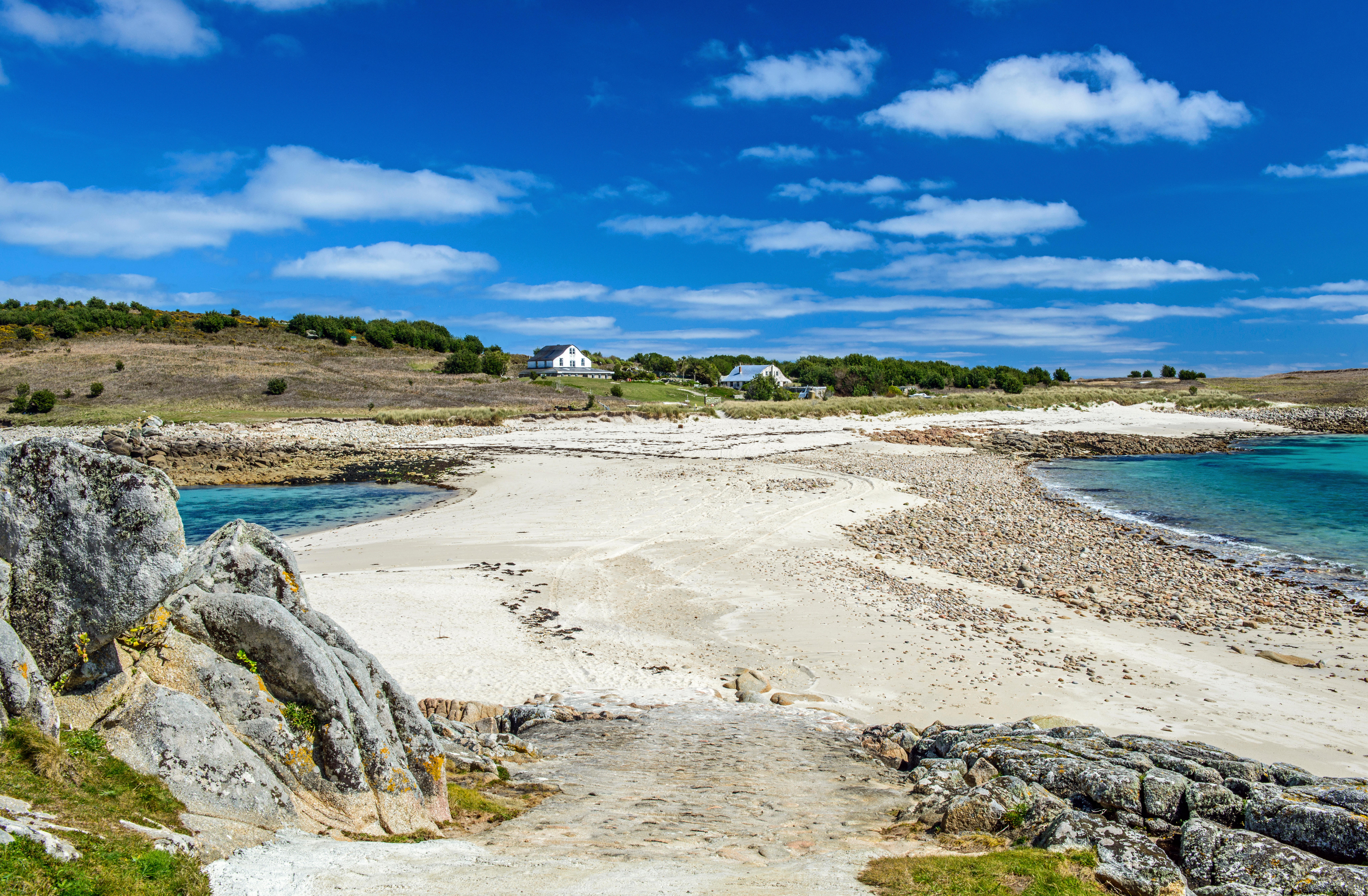 A path between two islands