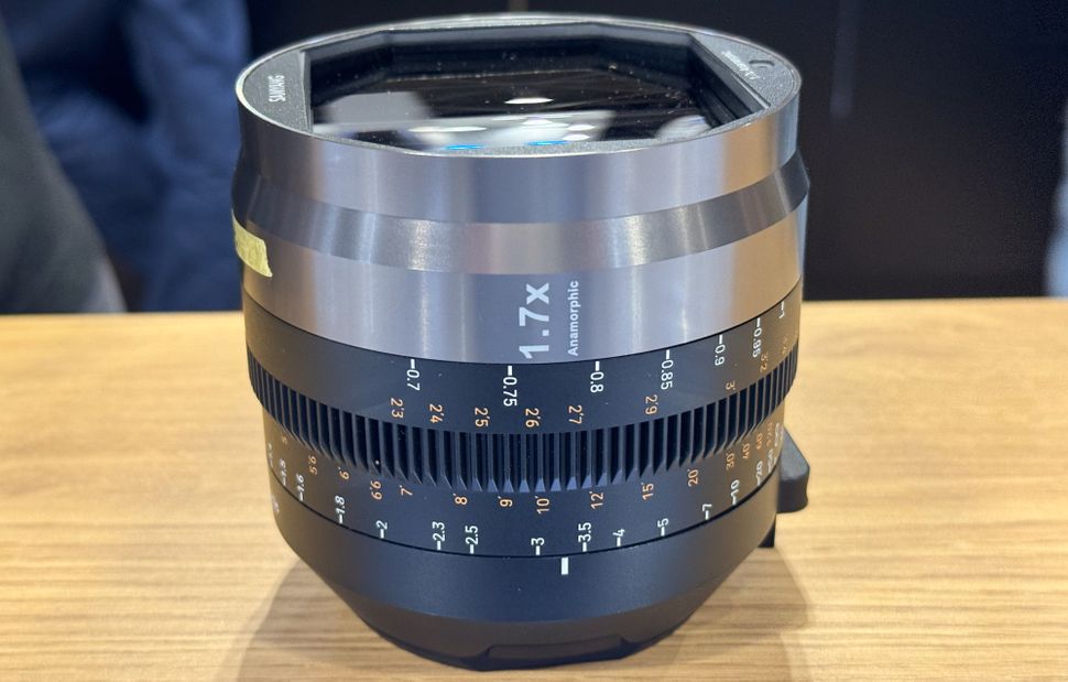 Samyang's ingenious attachment turns its VAF lenses anamorphic