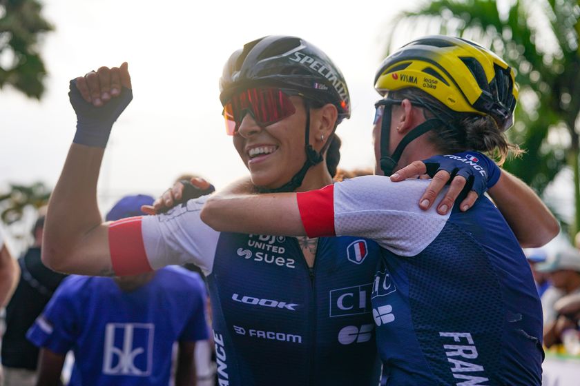 Picture by Zac Williams/SWpix.com - 25/09/2025 - Cycling - 2025 UCI Road World Championships - Kigali Convention Centre, Kigali, Rwanda - Women Under-23 Road Race - CÃ©lia Gery (France) Wins the Women Under-23 Road Race World Championship and celebrates with teammate Marion Bunel (France)
