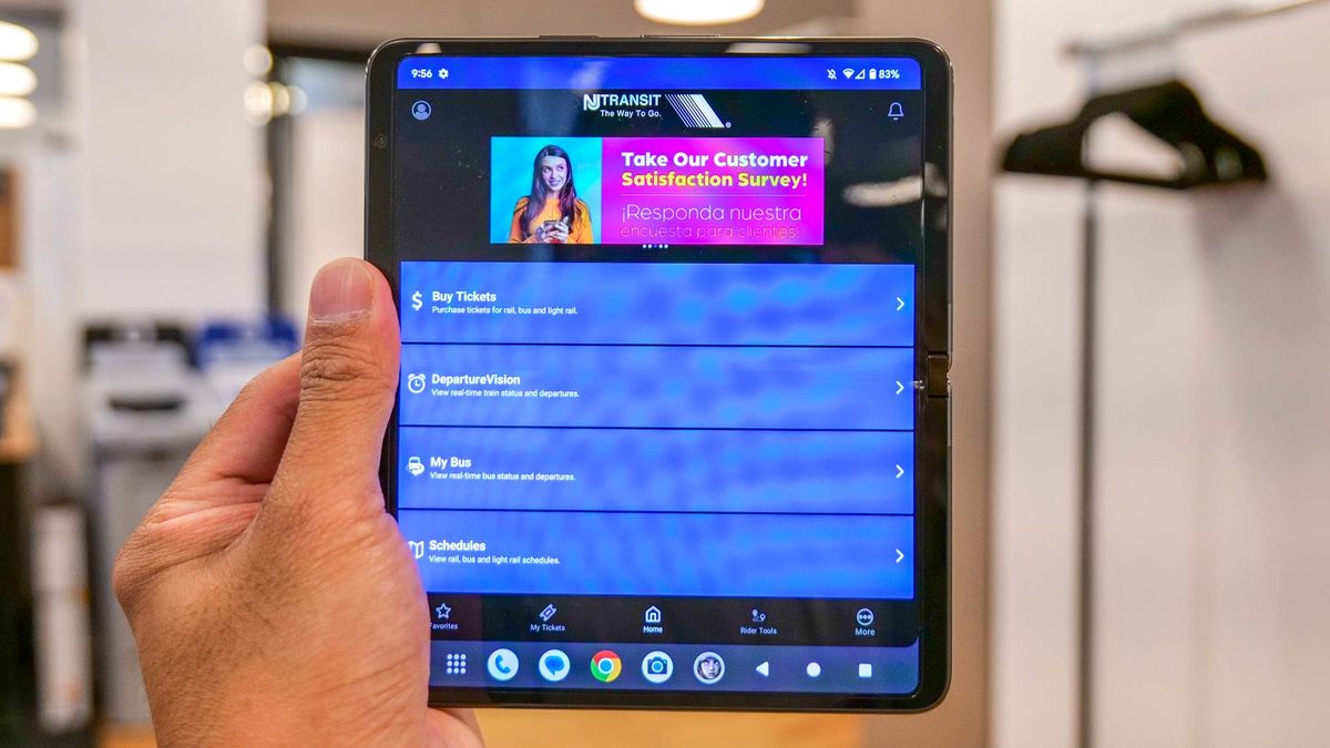 Google Pixel Fold showing apps scaling issue.
