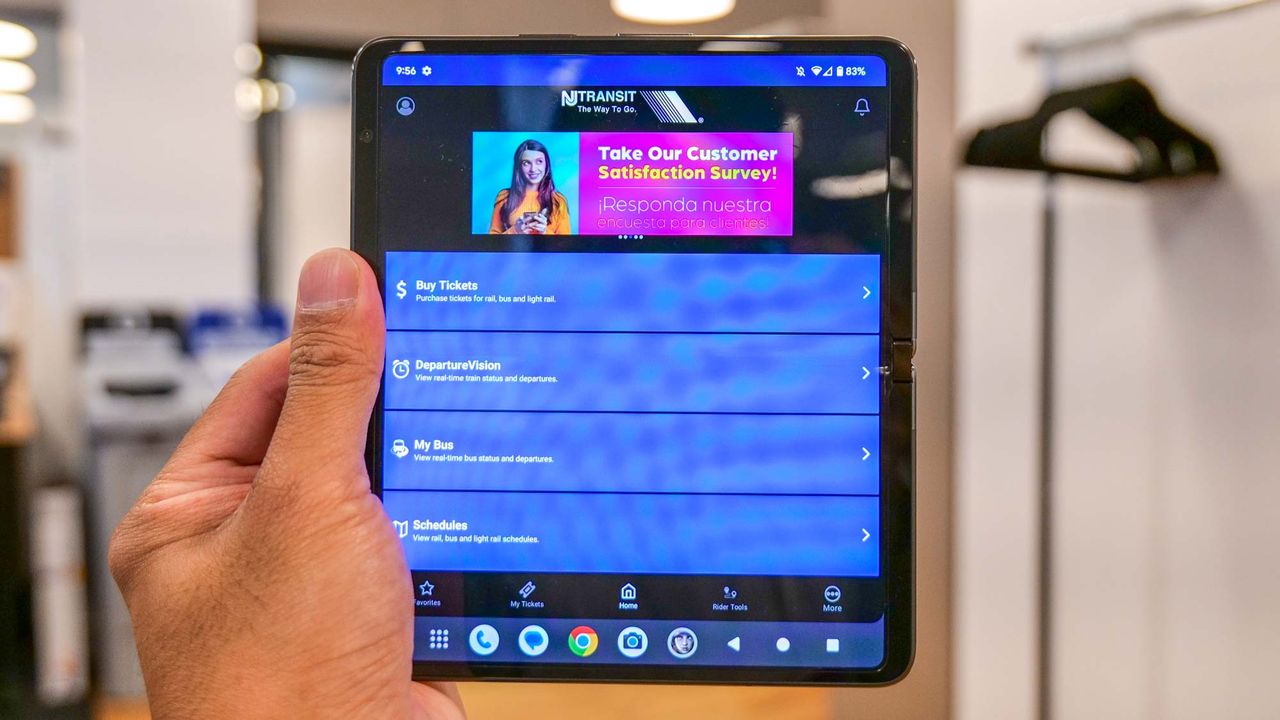 Google Pixel Fold showing apps scaling issue.