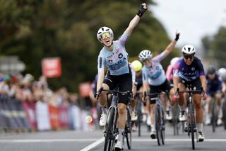 Sophie Edwards sprints to victory at Warrnambool Women's Cycling Classic