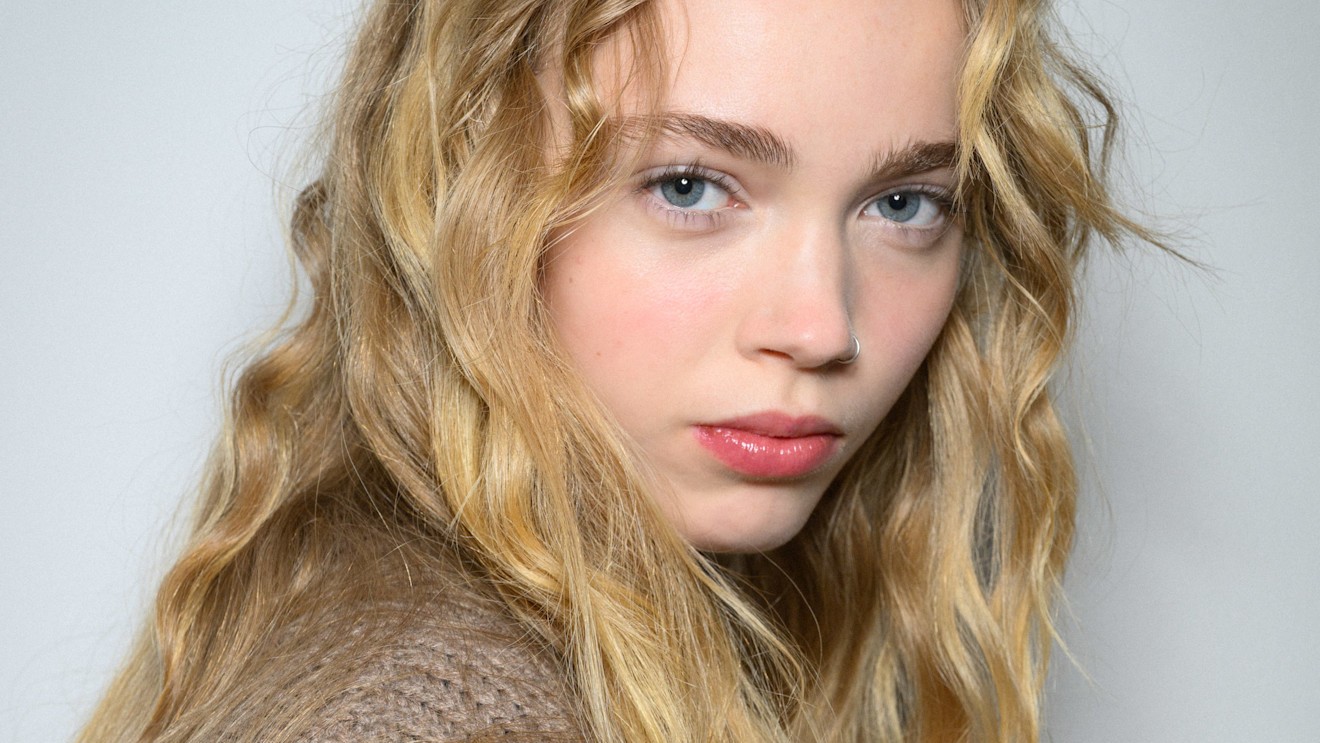 A model with her hair curled using the best heatless curlers.