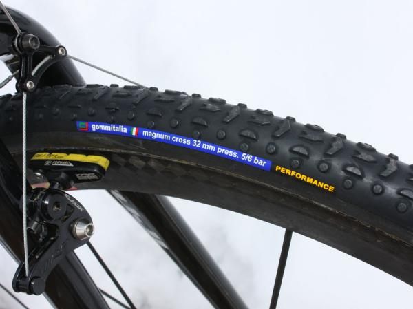The Gommitalia Magnum Cross tubulars use a familiar tread design.