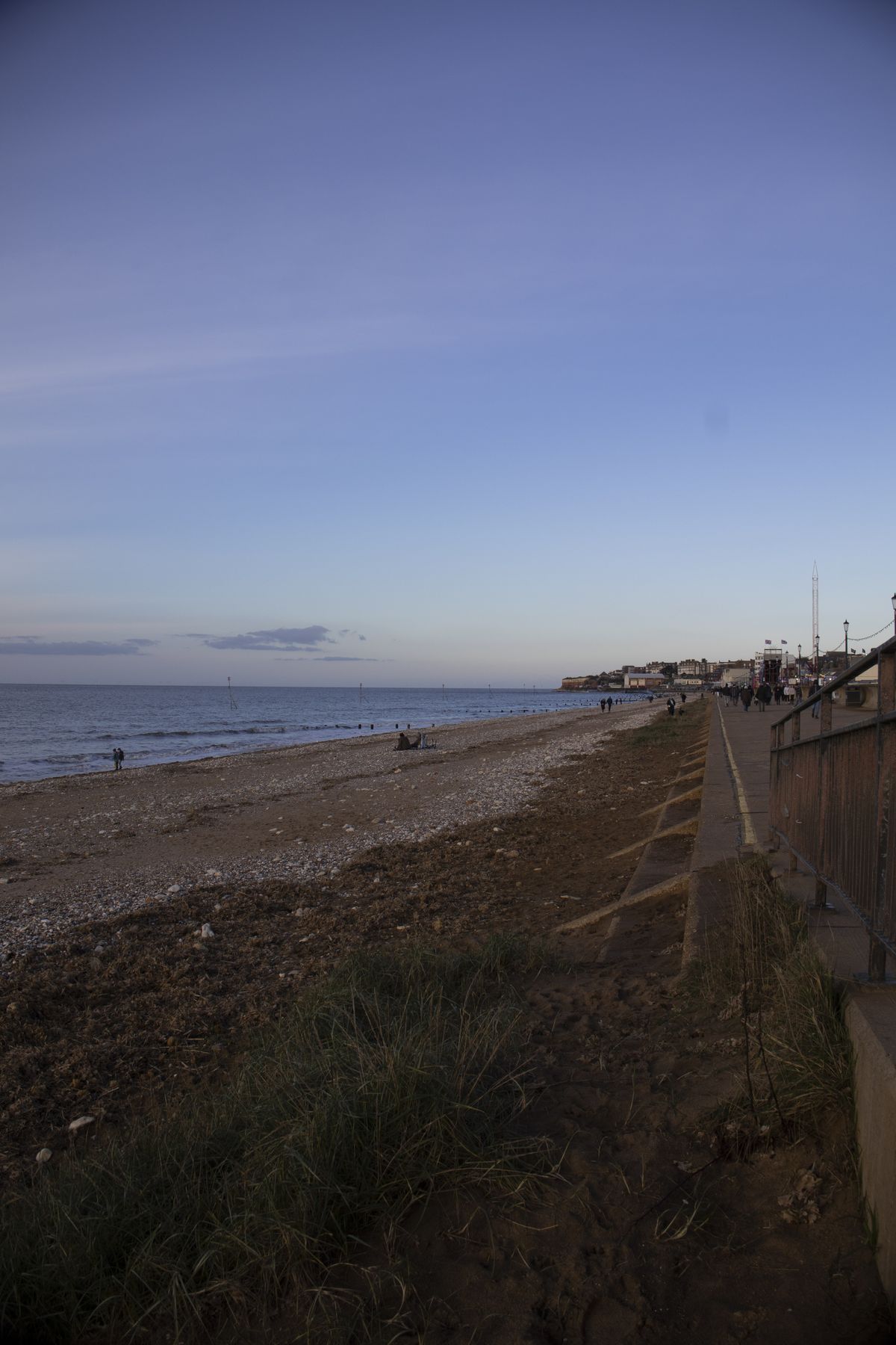 LEE85 GND test shot taken at a beach promenade